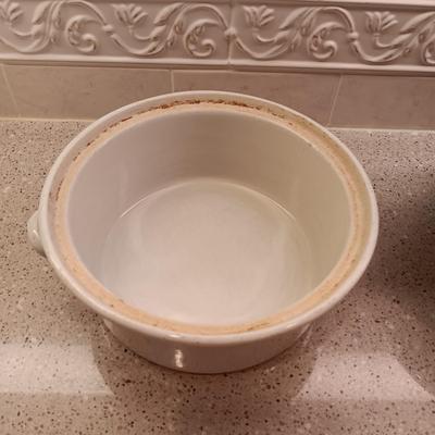 PYREX BAKING DISH, BEAN POT, SALT/PEPPER SHAKERS AND A CASSEROLE DISH