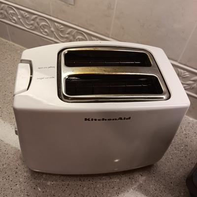 KITCHENAID TOASTER, FRY DADDY AND LITTLE DIPPER CROCK POT