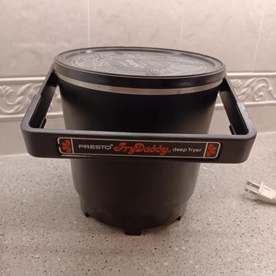 KITCHENAID TOASTER, FRY DADDY AND LITTLE DIPPER CROCK POT