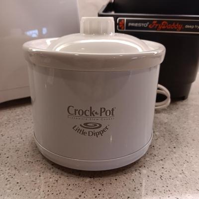 KITCHENAID TOASTER, FRY DADDY AND LITTLE DIPPER CROCK POT