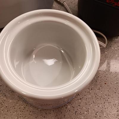 KITCHENAID TOASTER, FRY DADDY AND LITTLE DIPPER CROCK POT