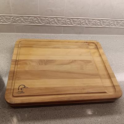 LARGE DUCKS UNLIMITED CUTTING BOARD, BLACK WALNUT SALAD BOWL & HOFFRITZ STEAK KNIVES