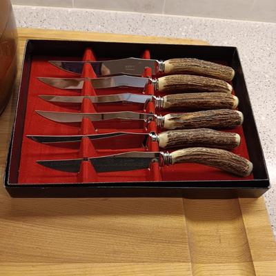 LARGE DUCKS UNLIMITED CUTTING BOARD, BLACK WALNUT SALAD BOWL & HOFFRITZ STEAK KNIVES