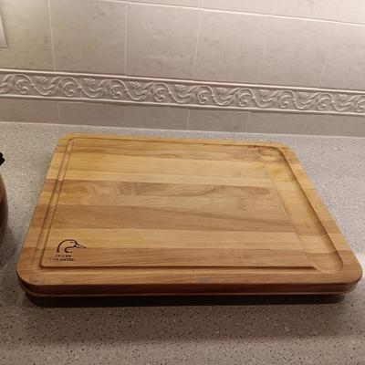 LARGE DUCKS UNLIMITED CUTTING BOARD, BLACK WALNUT SALAD BOWL & HOFFRITZ STEAK KNIVES