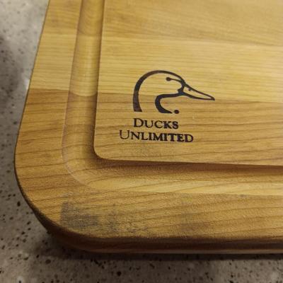LARGE DUCKS UNLIMITED CUTTING BOARD, BLACK WALNUT SALAD BOWL & HOFFRITZ STEAK KNIVES