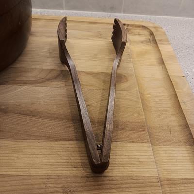 LARGE DUCKS UNLIMITED CUTTING BOARD, BLACK WALNUT SALAD BOWL & HOFFRITZ STEAK KNIVES