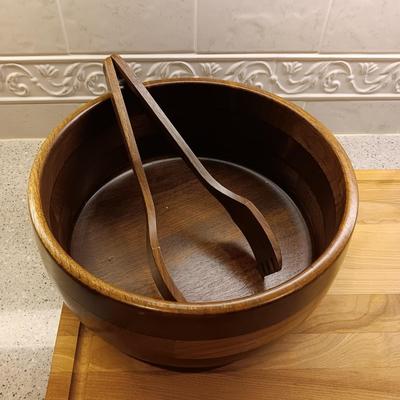 LARGE DUCKS UNLIMITED CUTTING BOARD, BLACK WALNUT SALAD BOWL & HOFFRITZ STEAK KNIVES