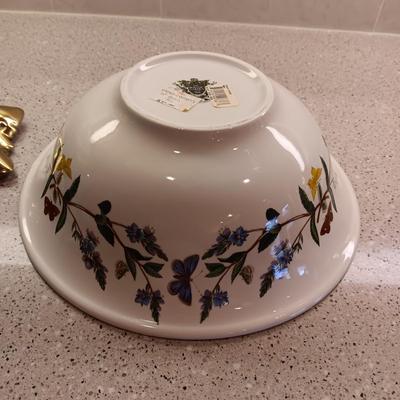 PORTMEIRION BOTANIC GARDEN SERVING BOWL, HEAVY GOLD-TONE LEAF DISH & NAPKINS