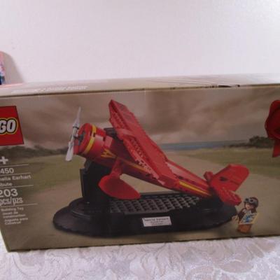 New Lego Amelia Earhart Tribute #40450
