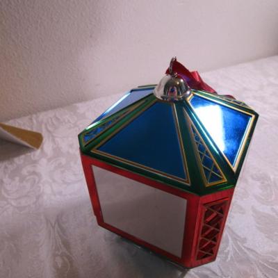 Musical Magic Scene ornament, has stand