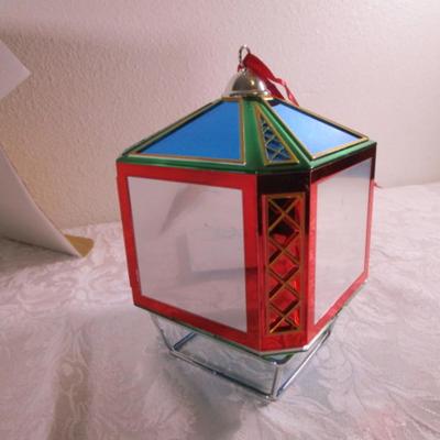 Musical Magic Scene ornament, has stand