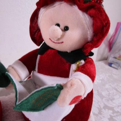 New with tags Dancing, singing solo and as a duet Santa & Mrs. Claus