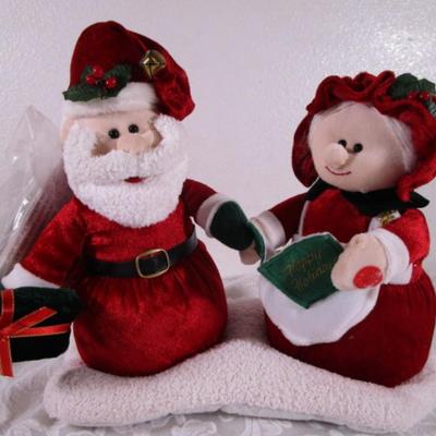 New with tags Dancing, singing solo and as a duet Santa & Mrs. Claus