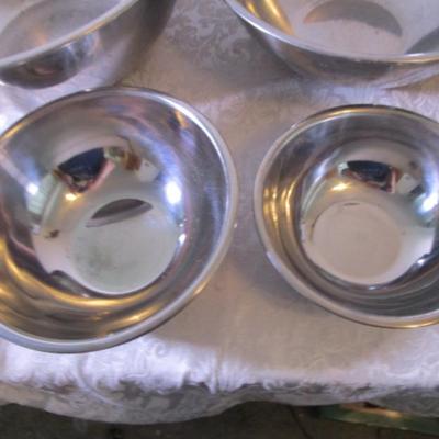 Vintage 6 stainless steel nesting mixing bowls