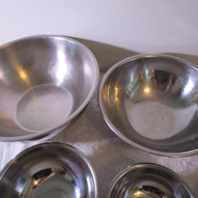 Vintage 6 stainless steel nesting mixing bowls