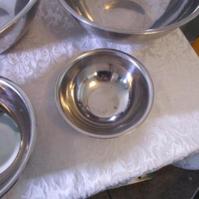 Vintage 6 stainless steel nesting mixing bowls