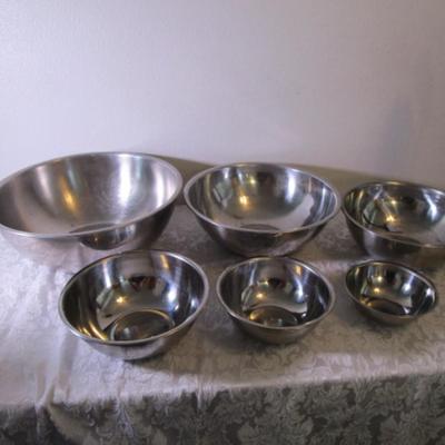 Vintage 6 stainless steel nesting mixing bowls