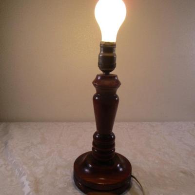 Vintagre hardwood pull-chain lamp