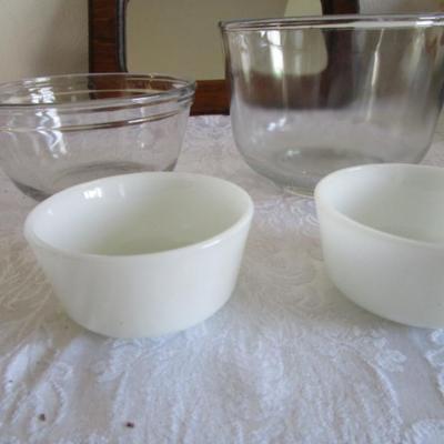 2 glass bowls, 2 custard bowls
