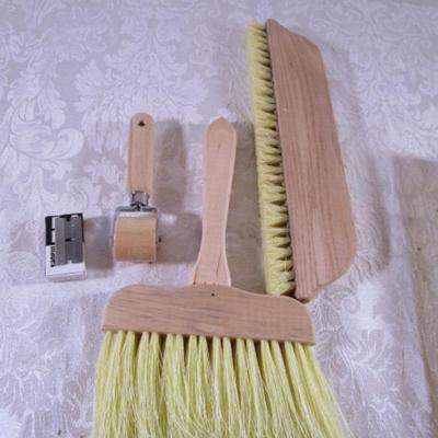 Vinyl wallpaper hanging tool kit