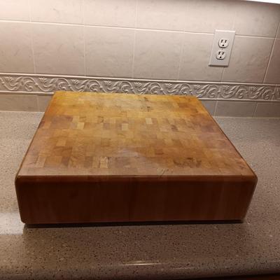 SOLID WOODEN BUTCHER BLOCK