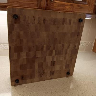 SOLID WOODEN BUTCHER BLOCK