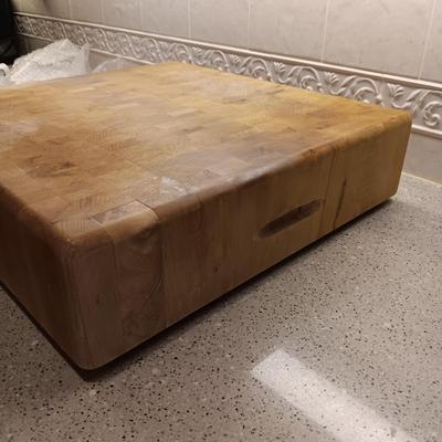 SOLID WOODEN BUTCHER BLOCK