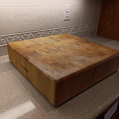 SOLID WOODEN BUTCHER BLOCK