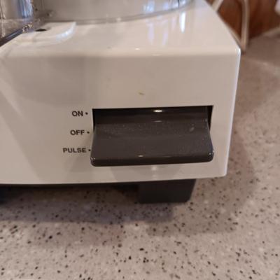 CUISINART FOOD PROCESSOR