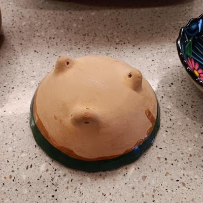 PAMPERED CHEF DEEP COVERED BAKER, CLAY BUD VASE AND 2 CLAY BOWLS