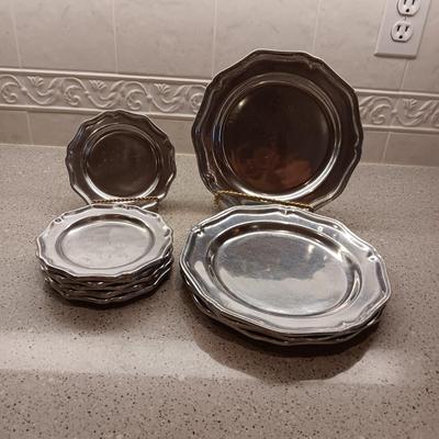 WILTON PEWTER 4 DINNER PLATES AND 6 SIDE PLATES
