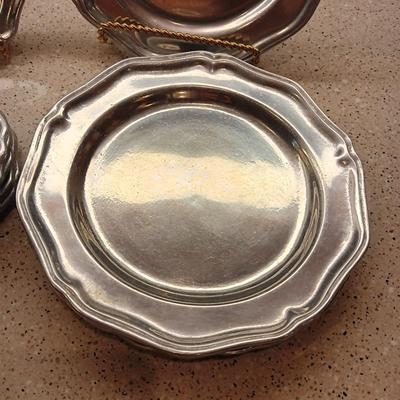 WILTON PEWTER 4 DINNER PLATES AND 6 SIDE PLATES