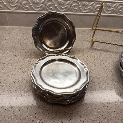 WILTON PEWTER 4 DINNER PLATES AND 6 SIDE PLATES