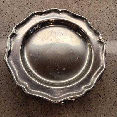 WILTON PEWTER 4 DINNER PLATES AND 6 SIDE PLATES