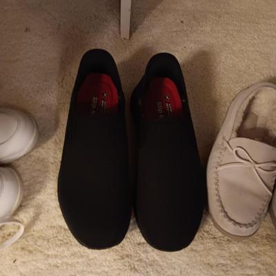 MEN'S NEW BALANCE, SKECHERS SLIP ON SHOES AND MY SLIPPERS SIZE 10
