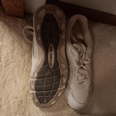 MEN'S NEW BALANCE, SKECHERS SLIP ON SHOES AND MY SLIPPERS SIZE 10