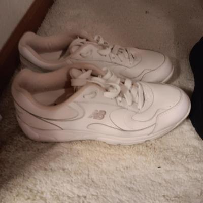 MEN'S NEW BALANCE, SKECHERS SLIP ON SHOES AND MY SLIPPERS SIZE 10