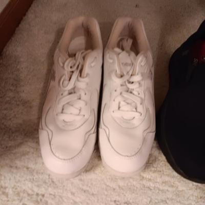 MEN'S NEW BALANCE, SKECHERS SLIP ON SHOES AND MY SLIPPERS SIZE 10