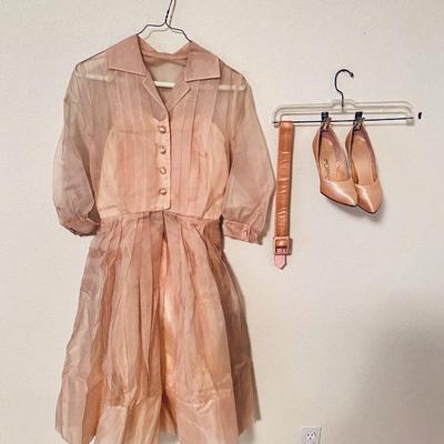 VINTAGE LESLIE FAY PRETTY PINK RECEPTION DRESS WITH MATCHING PINK SATIN PUMPS