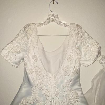 BREATHTAKING VINTAGE WEDDING DRESS, CLEANED AND PRESERVED MOST EXCEPTIONALLY!