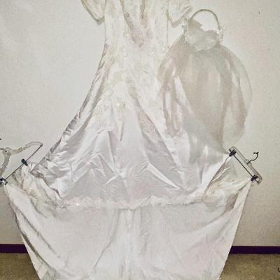 BREATHTAKING VINTAGE WEDDING DRESS, CLEANED AND PRESERVED MOST EXCEPTIONALLY!