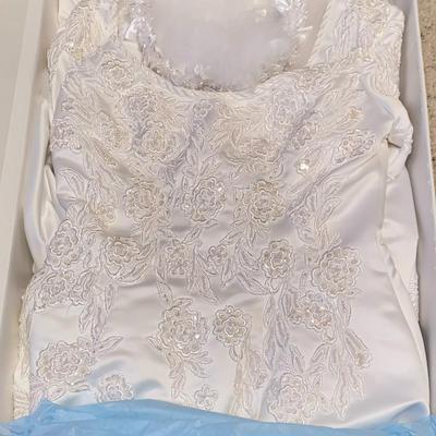 BREATHTAKING VINTAGE WEDDING DRESS, CLEANED AND PRESERVED MOST EXCEPTIONALLY!