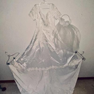BREATHTAKING VINTAGE WEDDING DRESS, CLEANED AND PRESERVED MOST EXCEPTIONALLY!