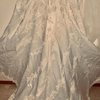 BREATHTAKING VINTAGE WEDDING DRESS, CLEANED AND PRESERVED MOST EXCEPTIONALLY!