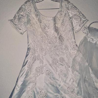 BREATHTAKING VINTAGE WEDDING DRESS, CLEANED AND PRESERVED MOST EXCEPTIONALLY!