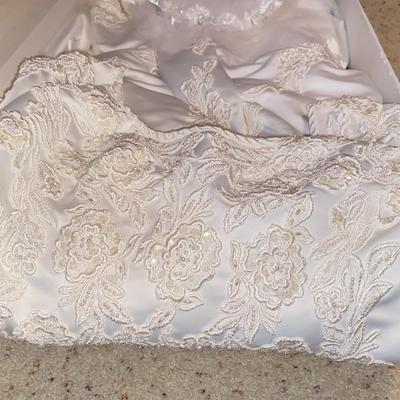 BREATHTAKING VINTAGE WEDDING DRESS, CLEANED AND PRESERVED MOST EXCEPTIONALLY!