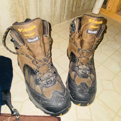 COLUMBIA HIKING/SNOW BOOTS, LCS WARM WEATHER BRIAR CHAPS & WOOL KNEE HI SOCKS