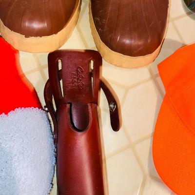 MENS SIZE 10 SNOW BOOTS, HI-VIS HATS, WOOL SOCKS AND MORE!