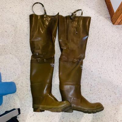 LACROSSE OUTDOORSMAN CONVERSE RUBBER BOOT/WADERS LIKE NEW!