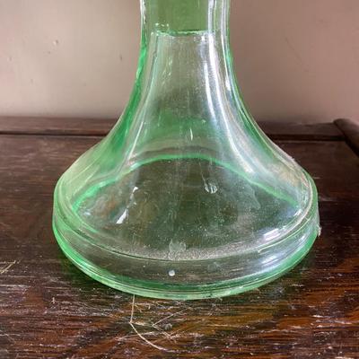 ANTIQUE SCOVILL VASELINE GREEN DEPRESSION GLASS OIL KEROSENE LAMP